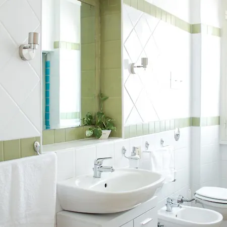 Iron-bridge House, Elegant Bay Front אולביה