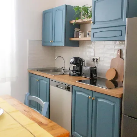 Iron-bridge House, Elegant Bay Front Apartament