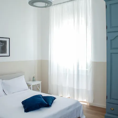 Iron-bridge House, Elegant Bay Front