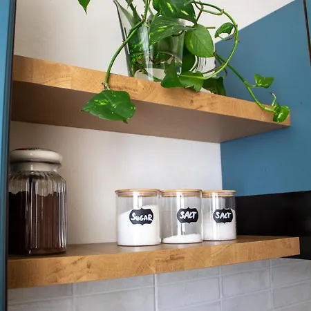 Iron-bridge House, Elegant Bay Front דירה אולביה