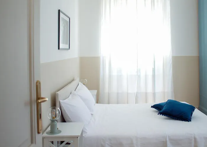 Iron-bridge House, Elegant Bay Front