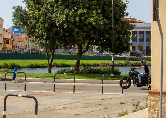 Iron-bridge House, Elegant Bay Front * Olbia