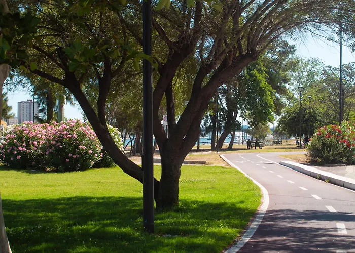 Apartament Iron-bridge House, Elegant Bay Front *