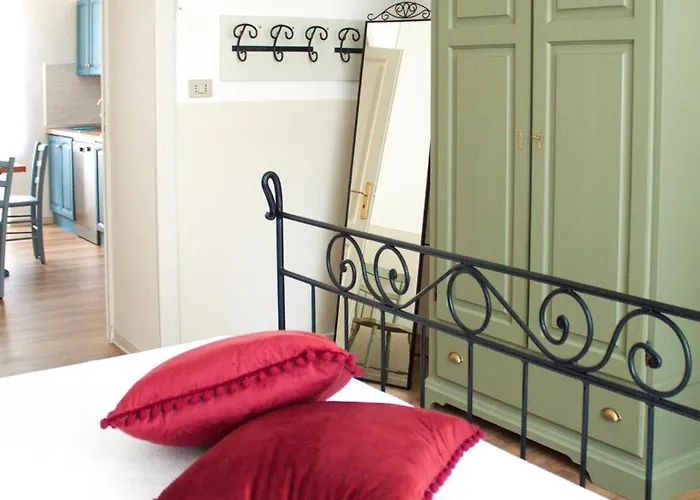 Apartament Iron-bridge House, Elegant Bay Front *